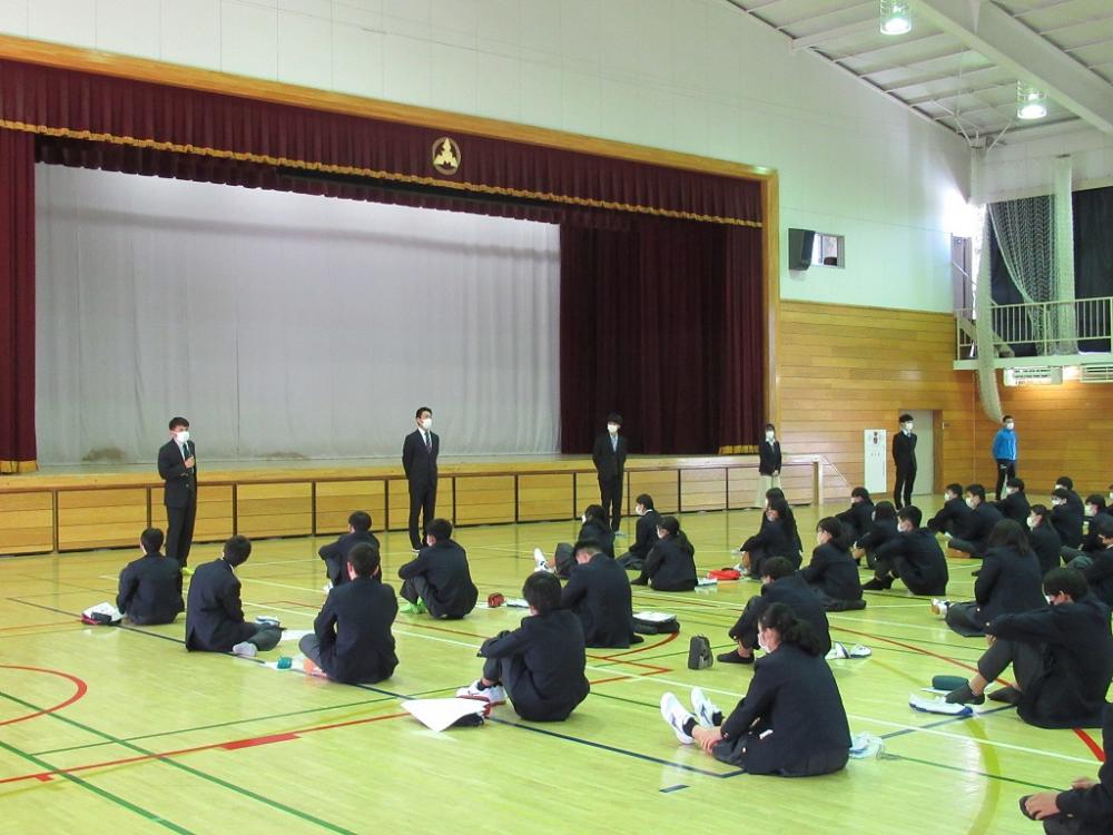 学年集会　生徒の様子.JPG